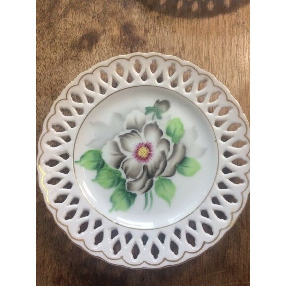 Sphinx Porcelain Plates Reticulated Handpainted Floral 6.25” Set Of 2 Japan Vtg - Picture 2 of 11